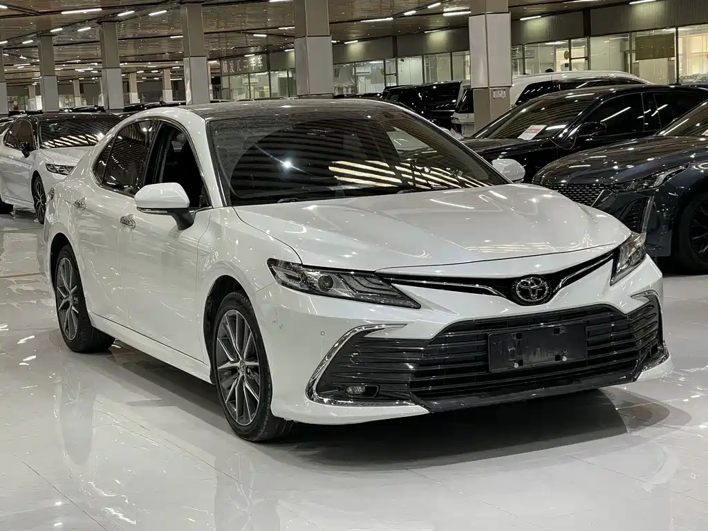 Toyota Camry — фото 3