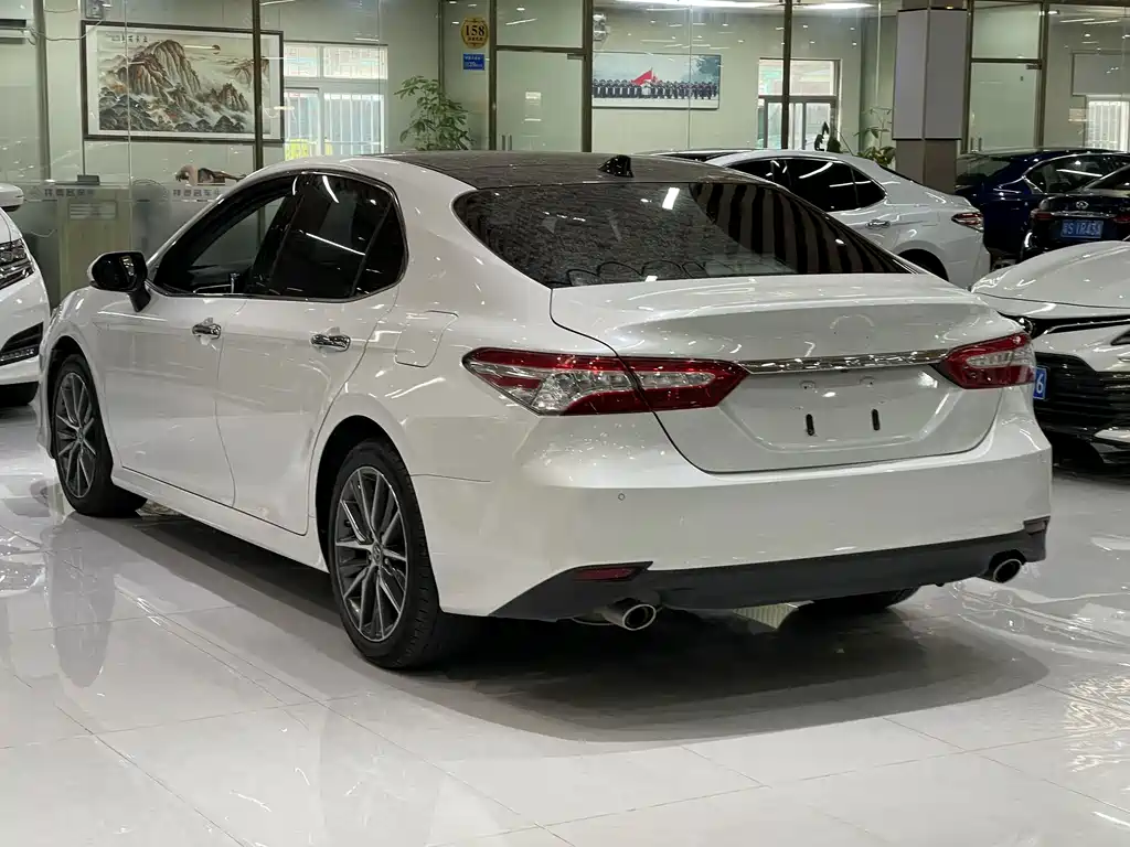 Toyota Camry — фото 10