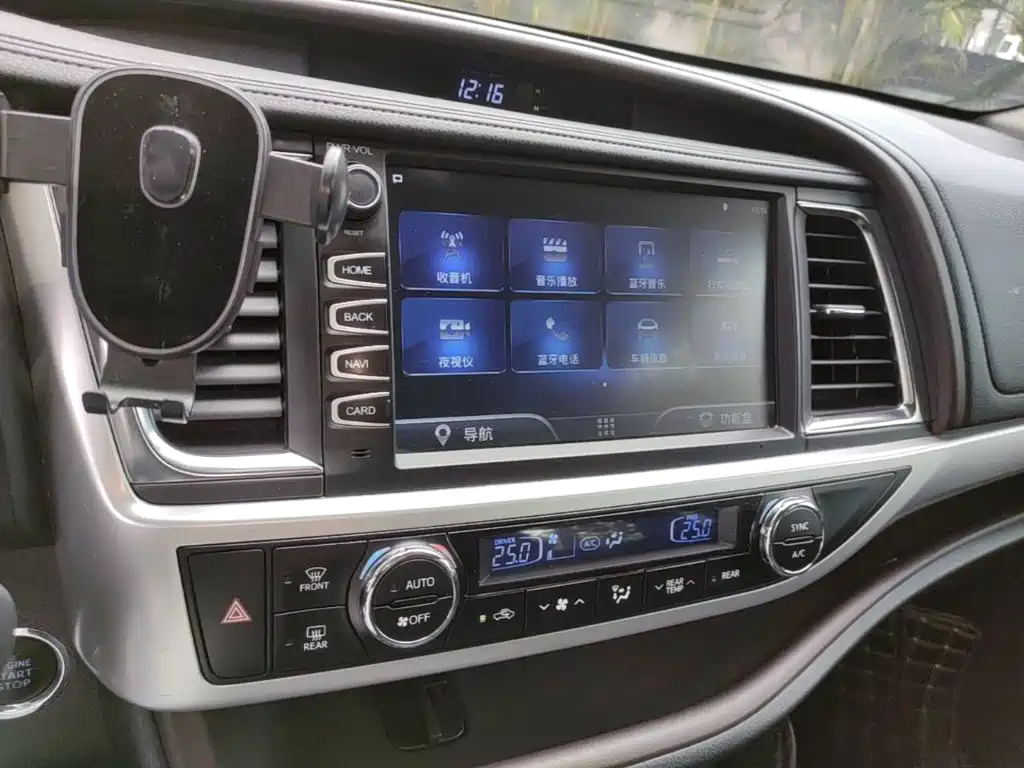 Toyota Highlander — фото 13