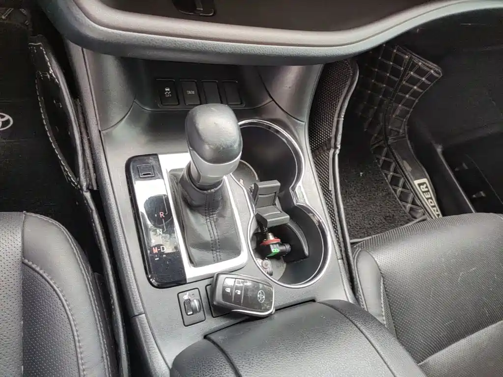 Toyota Highlander — фото 14