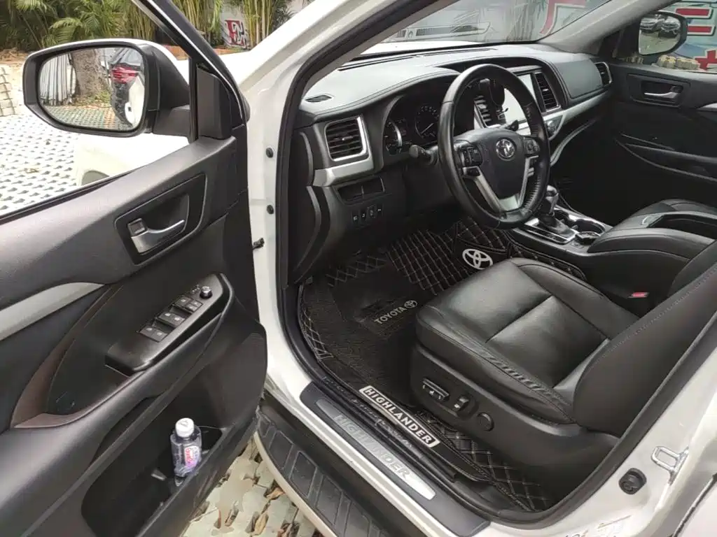 Toyota Highlander — фото 16