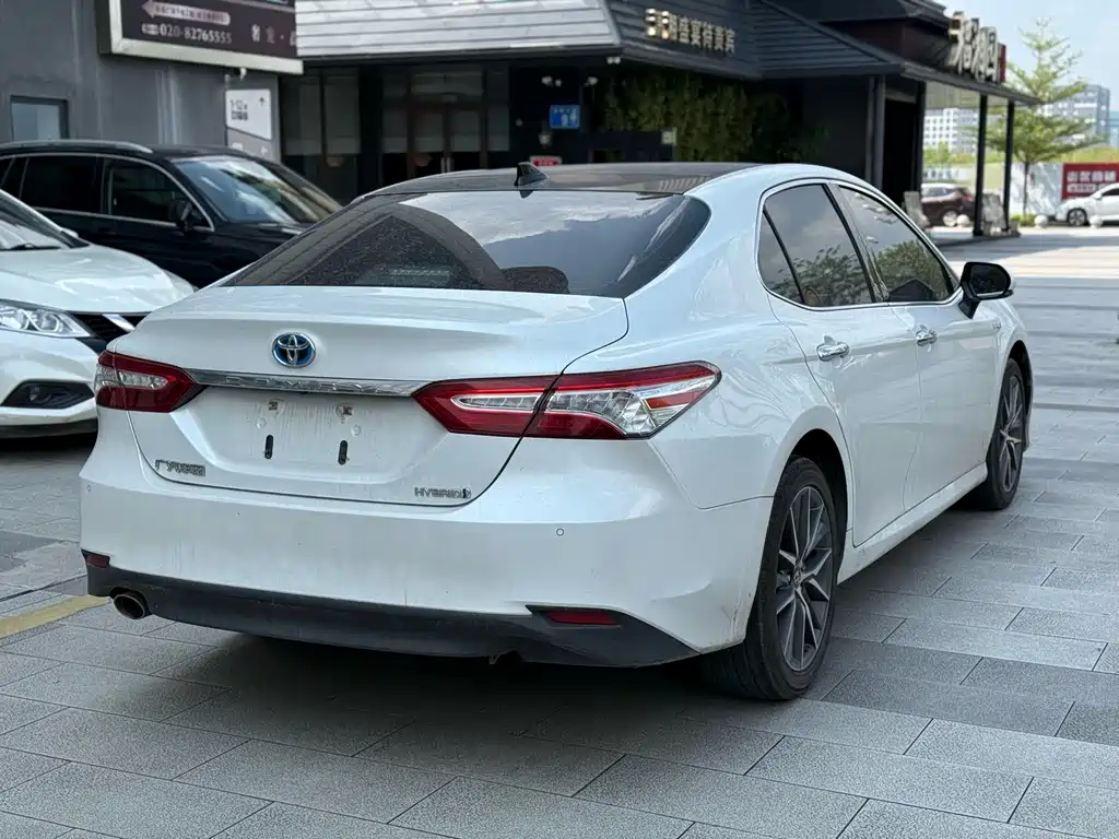Toyota Camry — фото 4