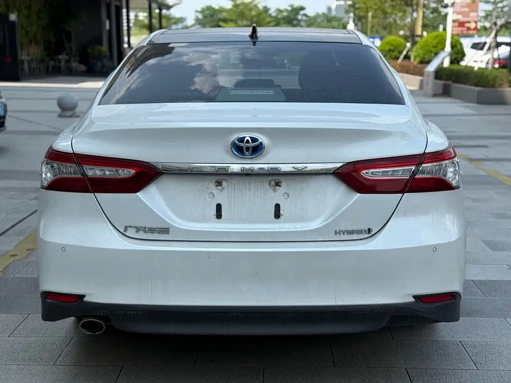 Toyota Camry — фото 5
