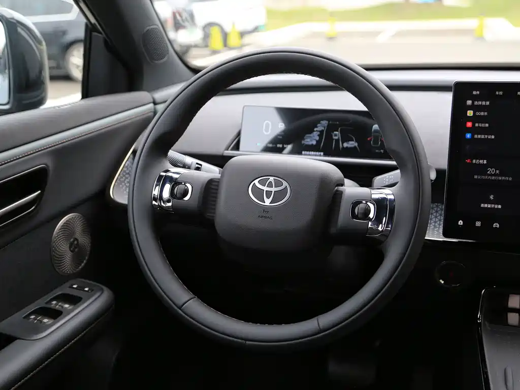 Toyota bZ3X — фото 10