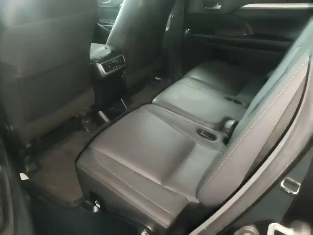 Toyota Highlander — фото 17