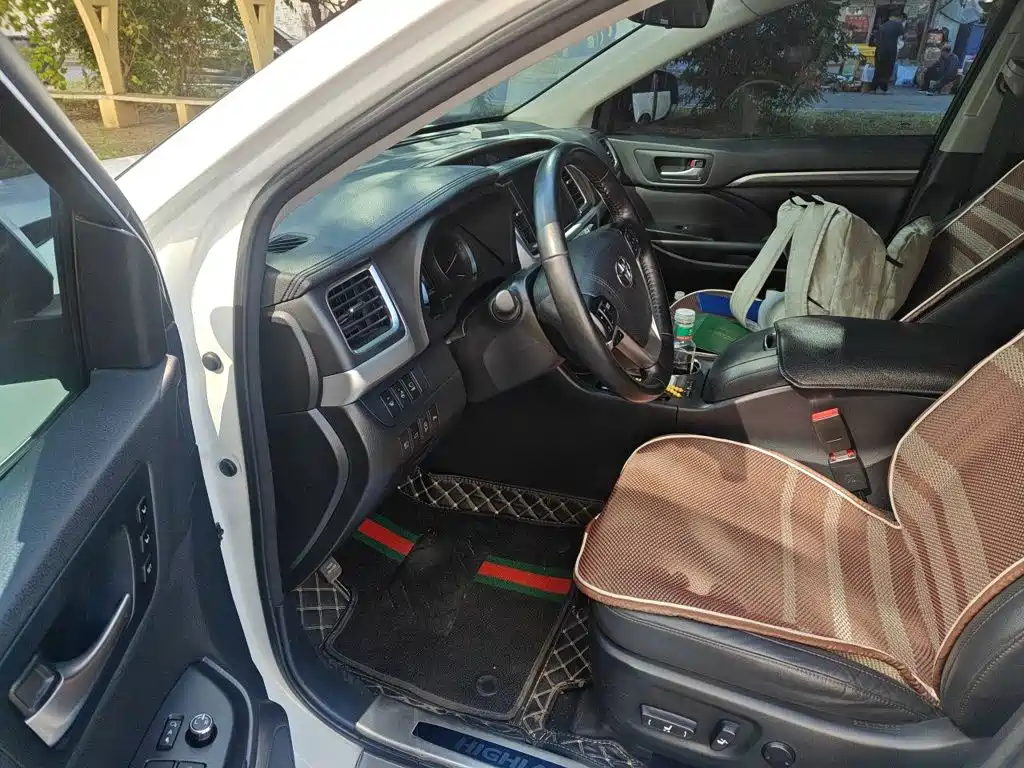 Toyota Highlander — фото 14