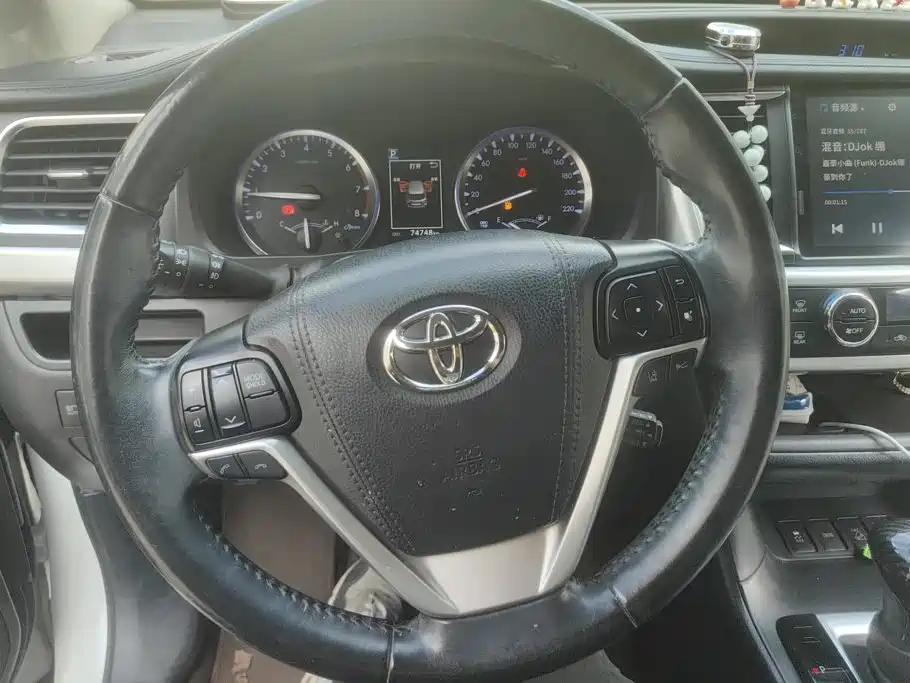 Toyota Highlander — фото 15