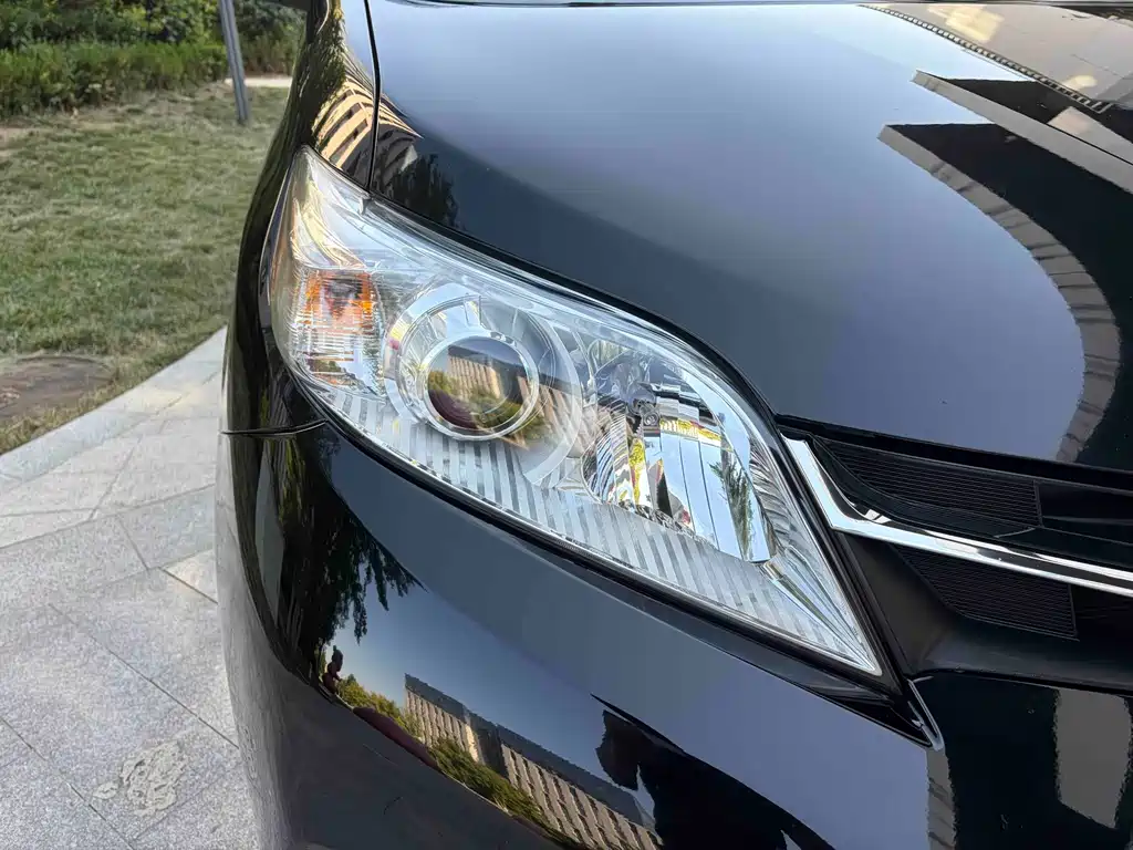 Toyota Sienna — фото 4