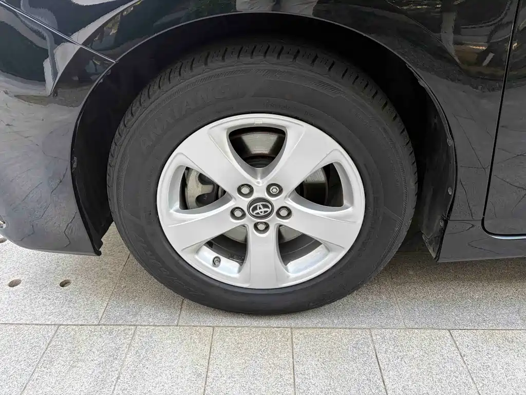 Toyota Sienna — фото 5