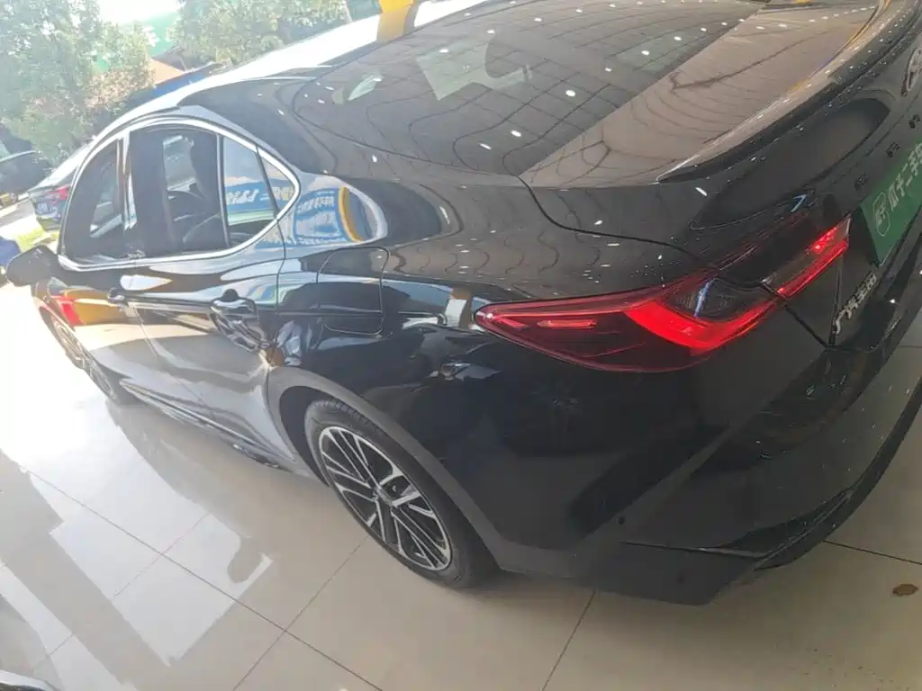 Toyota Camry — фото 5