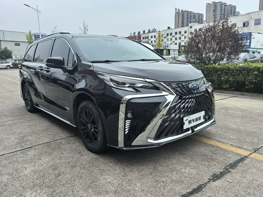Toyota Sienna — фото 2