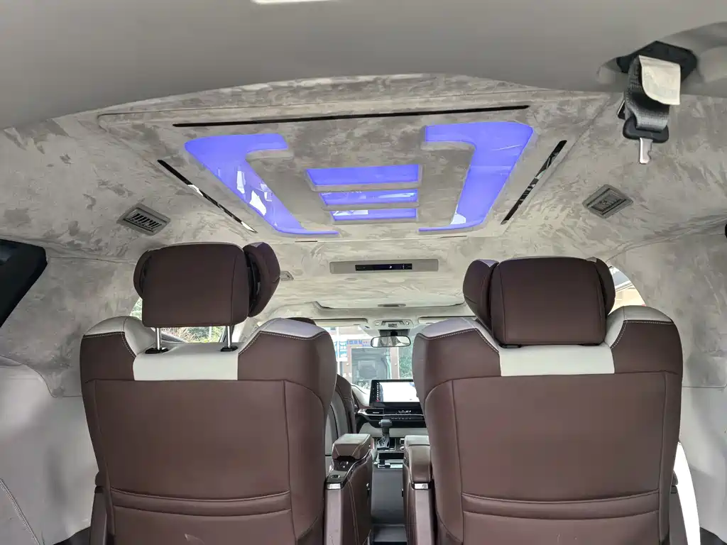 Toyota Sienna — фото 7