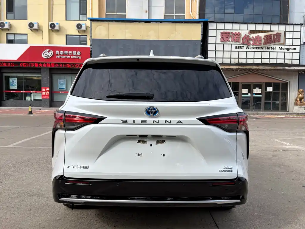 Toyota Sienna — фото 13