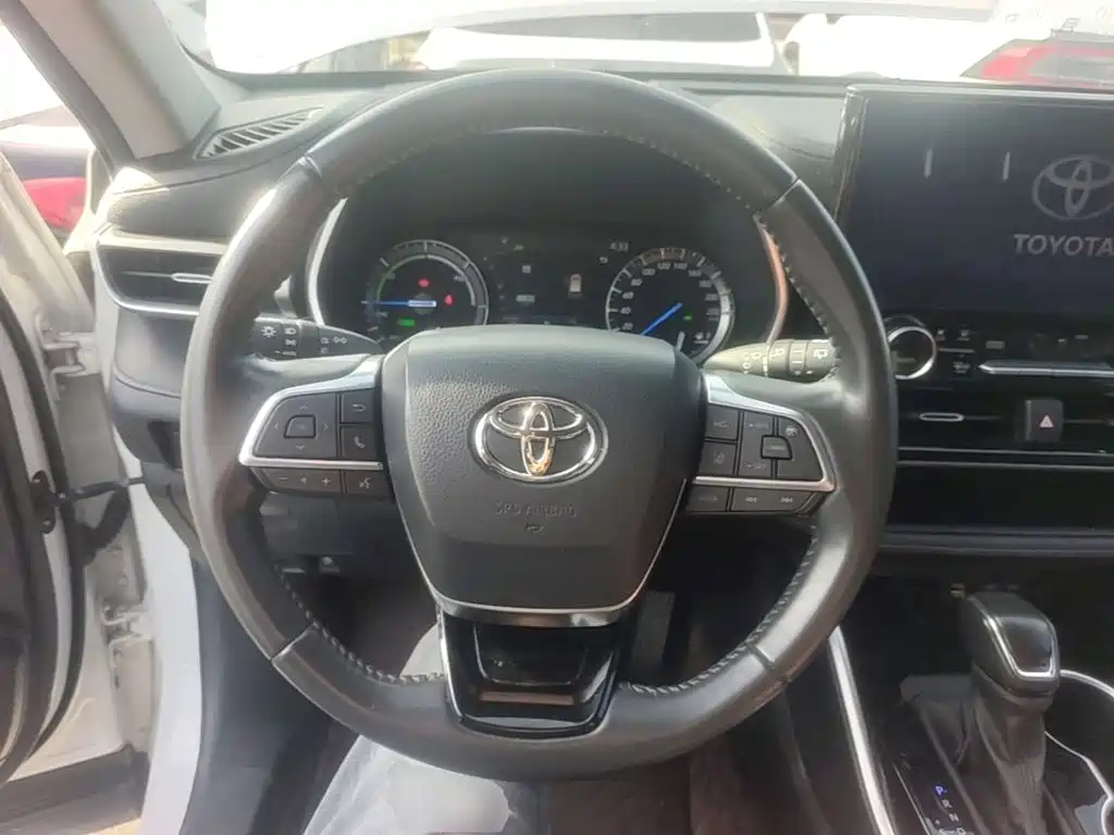 Toyota Highlander — фото 11