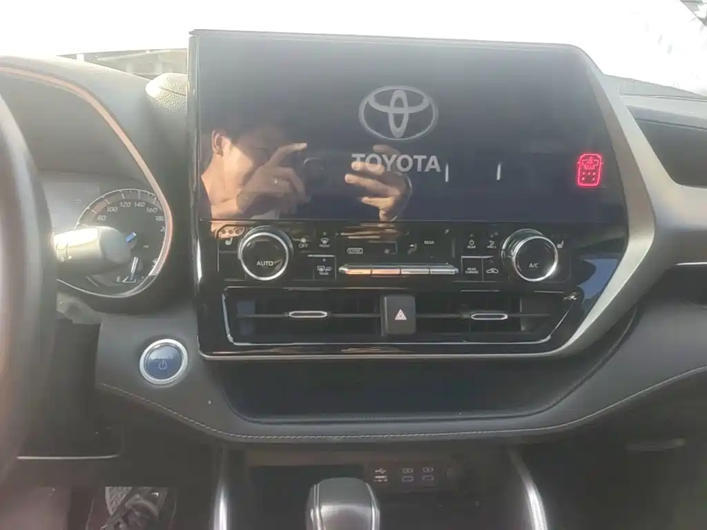 Toyota Highlander — фото 13
