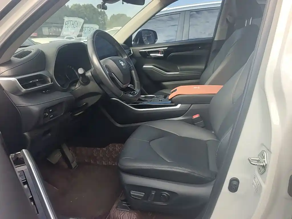 Toyota Highlander — фото 15