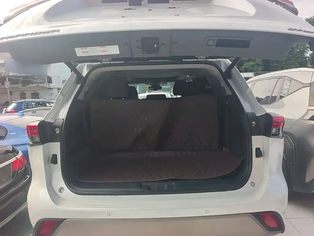 Toyota Highlander — фото 19