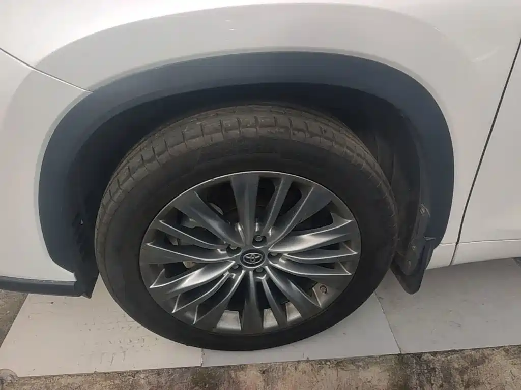 Toyota Highlander — фото 23