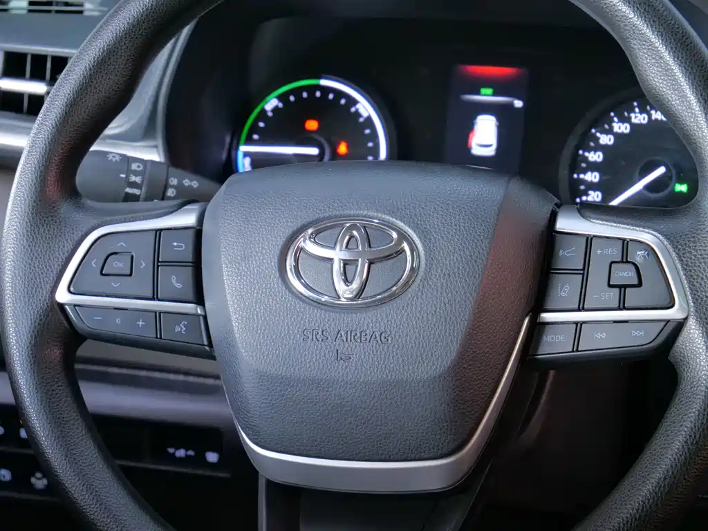 Toyota Granvia — фото 15