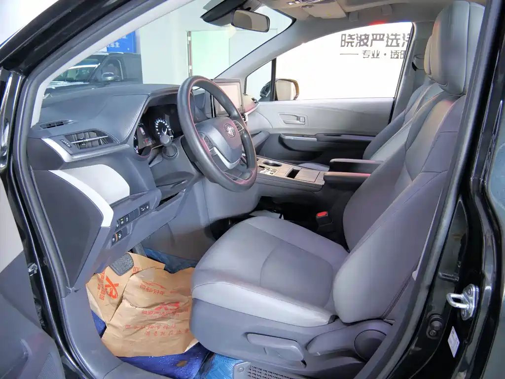 Toyota Granvia — фото 8