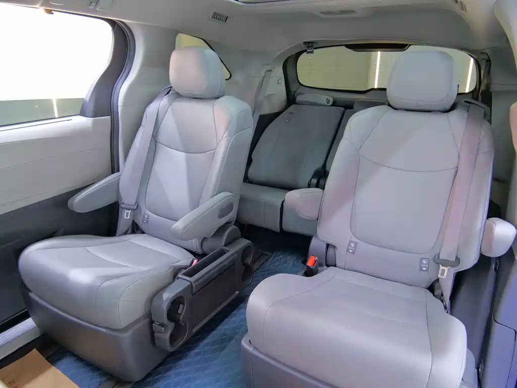 Toyota Granvia — фото 9