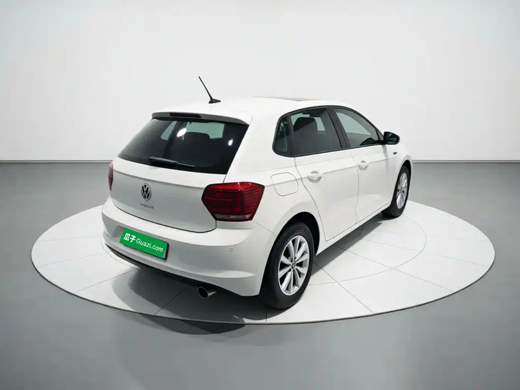 Volkswagen Polo — фото 6