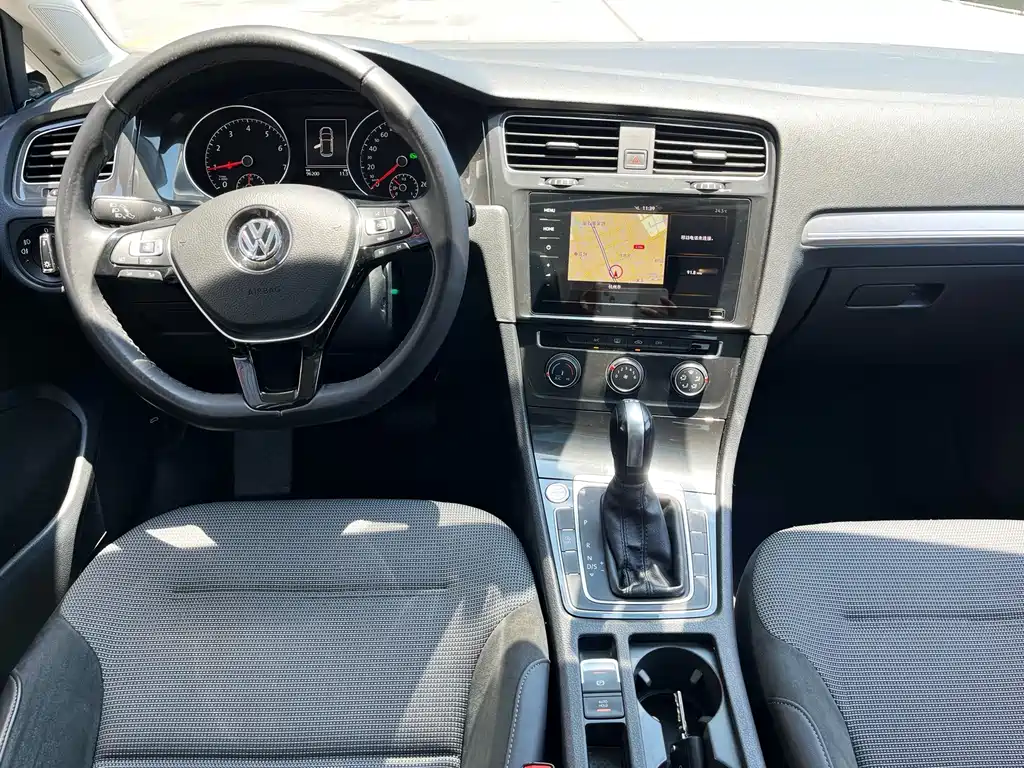 Volkswagen Golf — фото 14