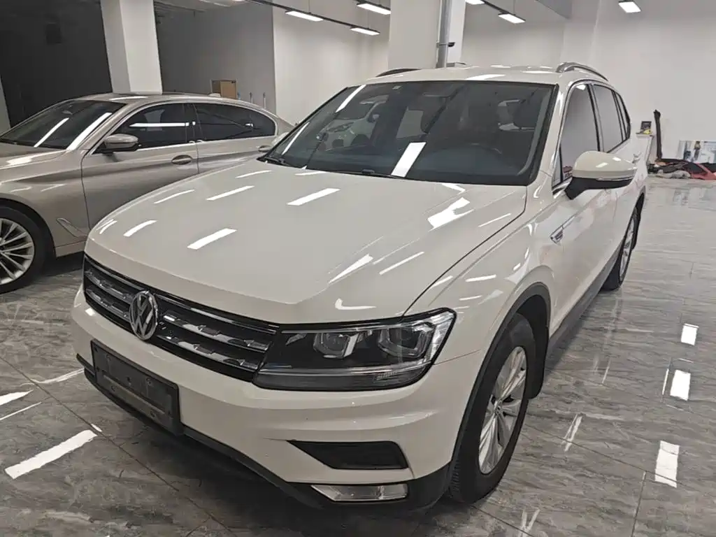 Volkswagen Tiguan L — фото 2