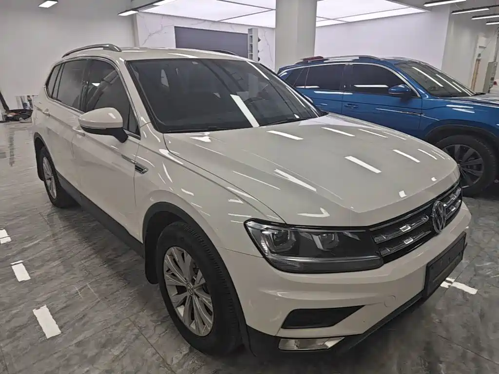 Volkswagen Tiguan L — фото 4