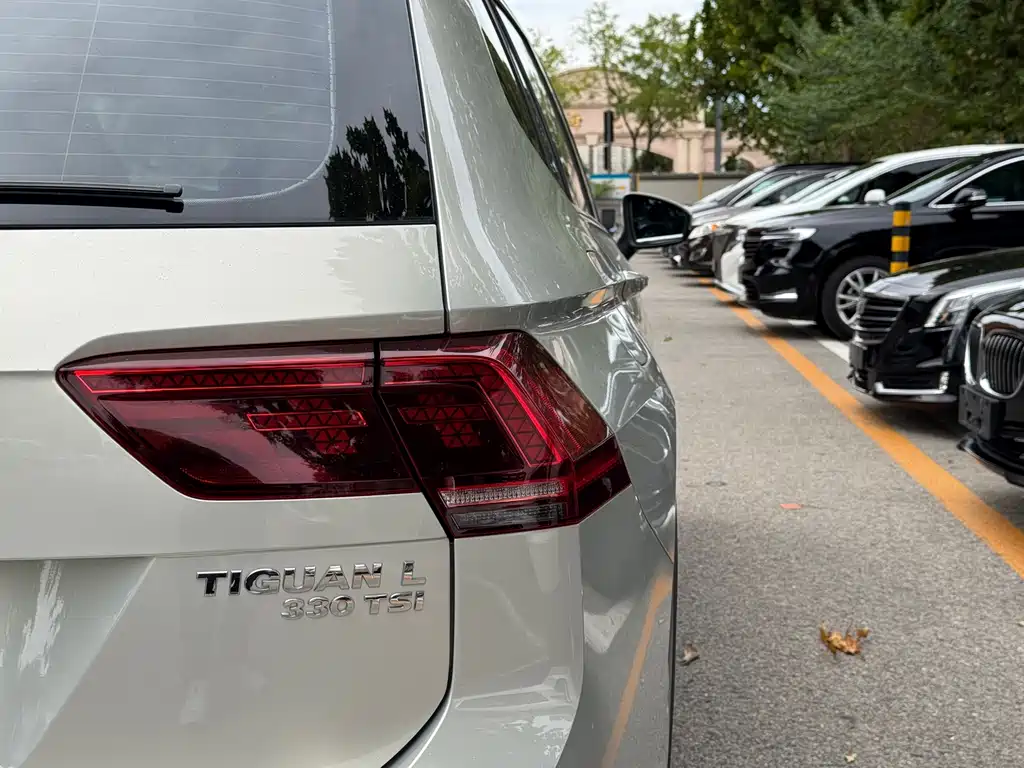 Volkswagen Tiguan L — фото 15