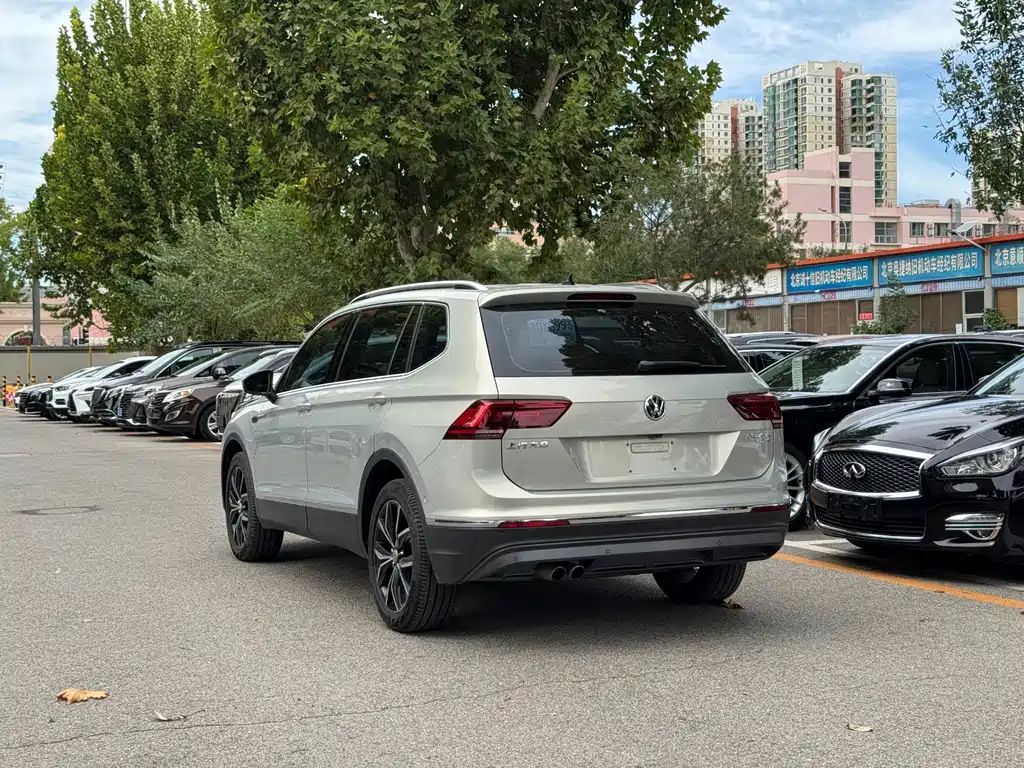 Volkswagen Tiguan L — фото 3