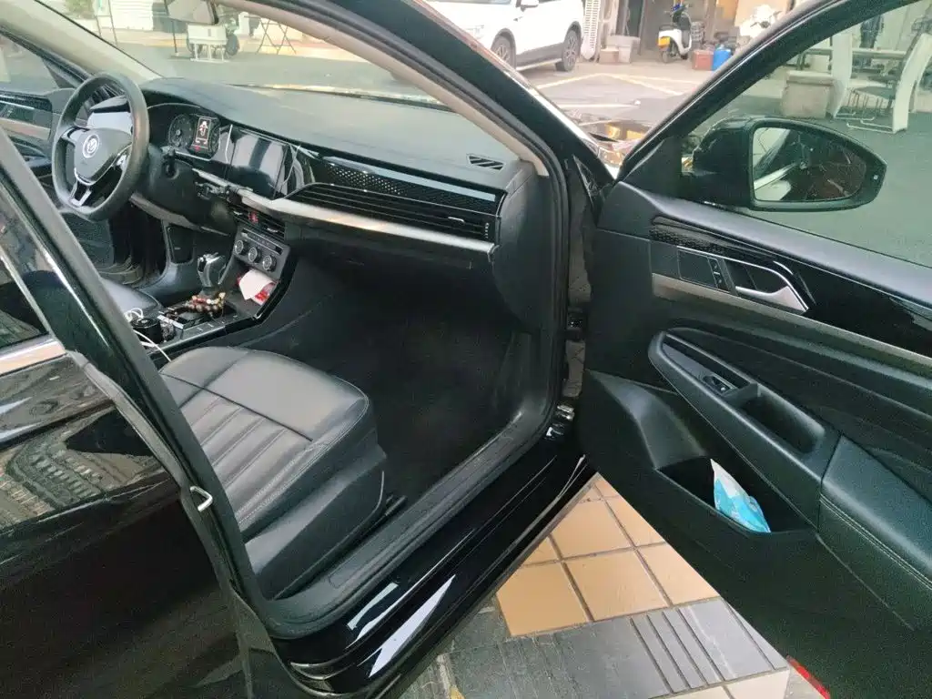 Volkswagen Passat — фото 18