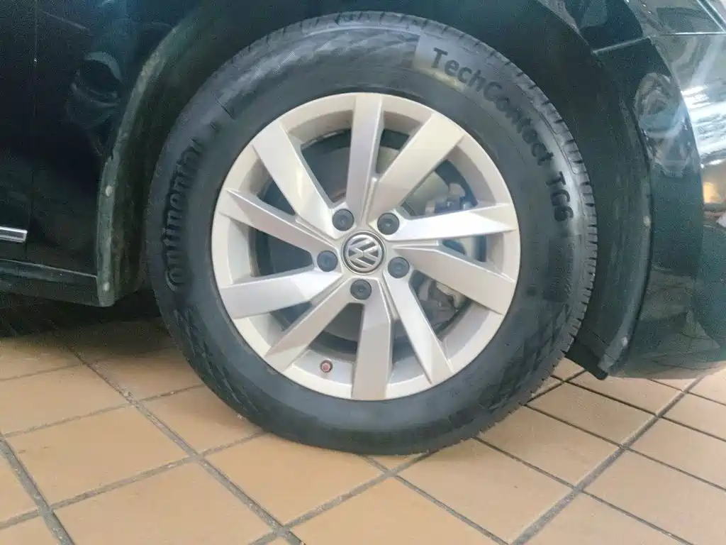 Volkswagen Passat — фото 24