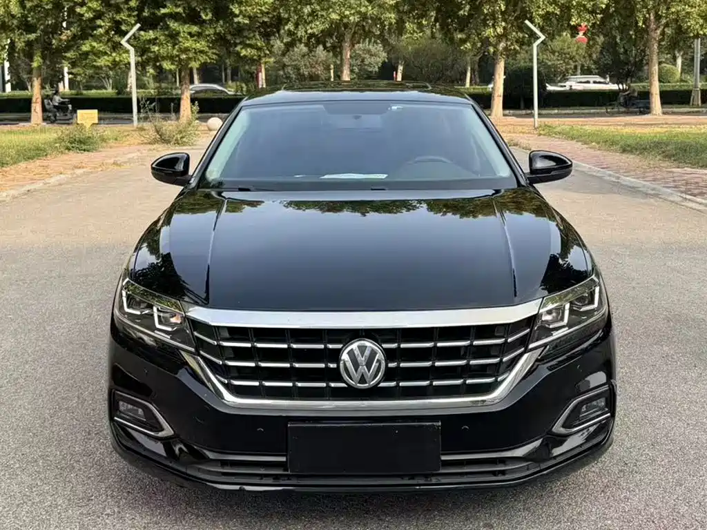 Volkswagen Passat — фото 25