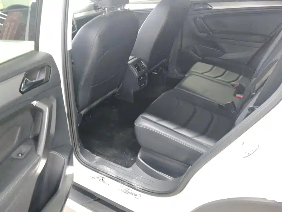 Volkswagen Tiguan L — фото 11