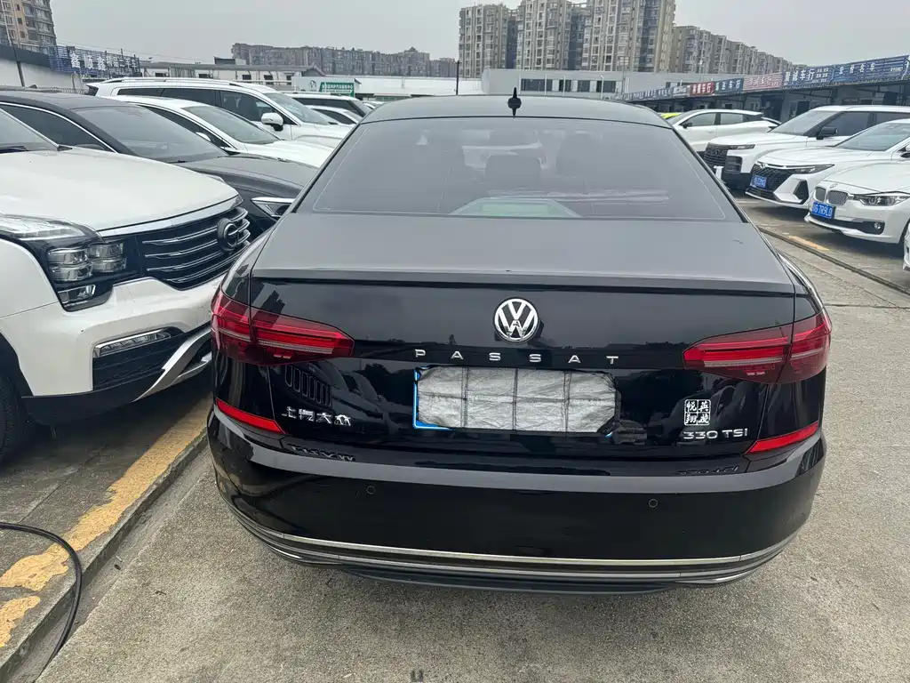Volkswagen Passat — фото 11