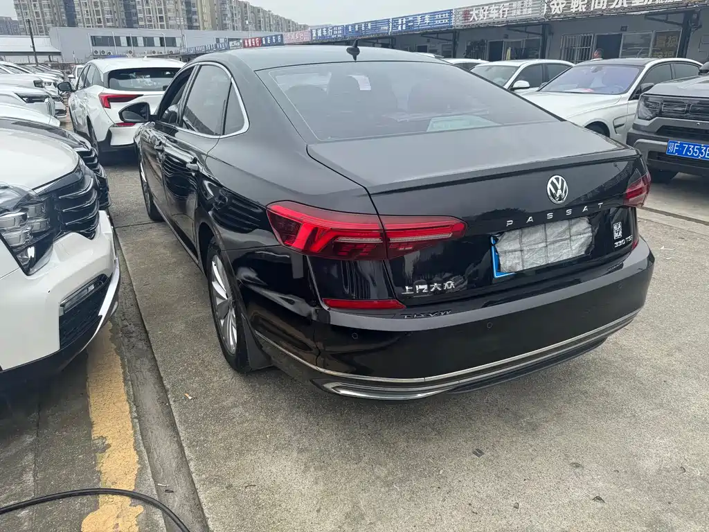 Volkswagen Passat — фото 12