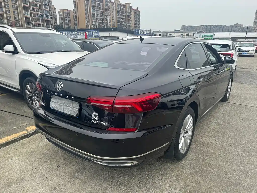 Volkswagen Passat — фото 10