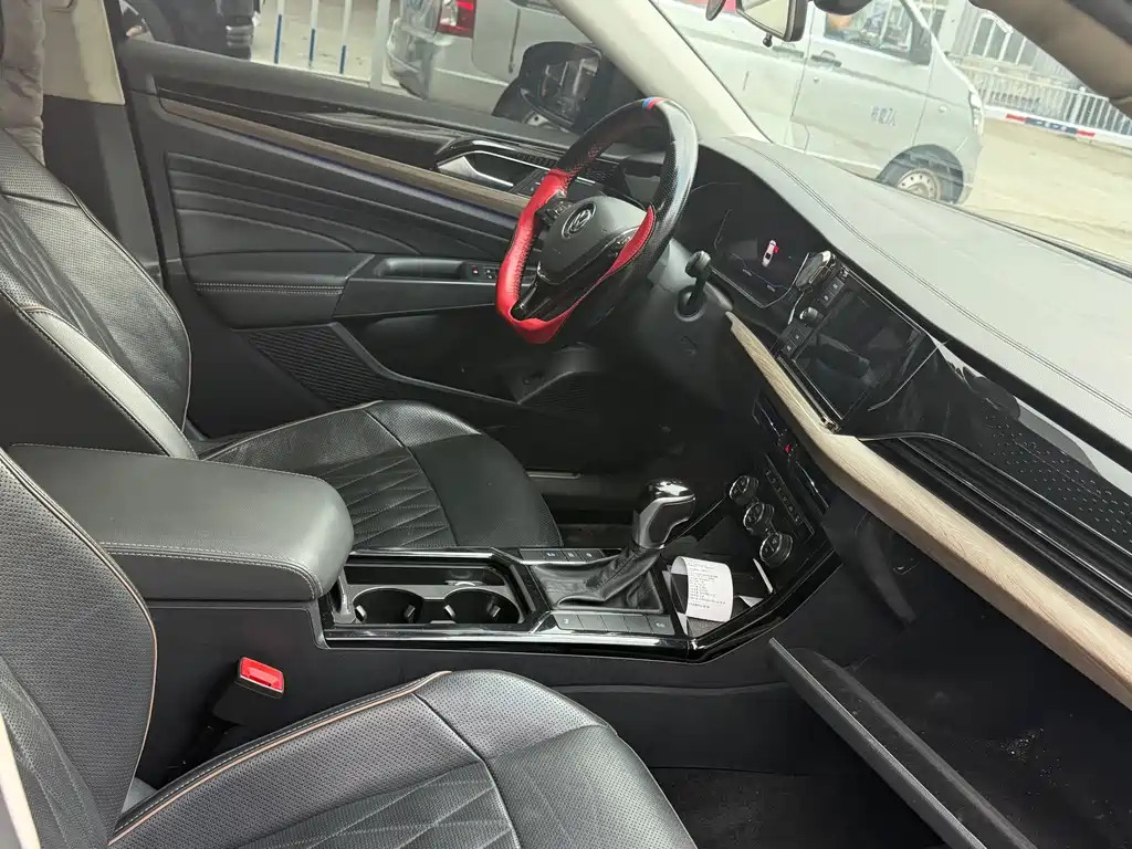 Volkswagen Passat — фото 8