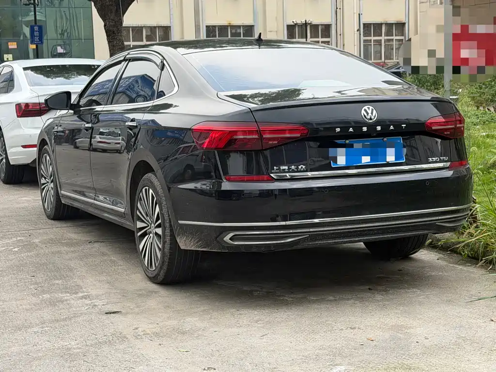Volkswagen Passat — фото 10