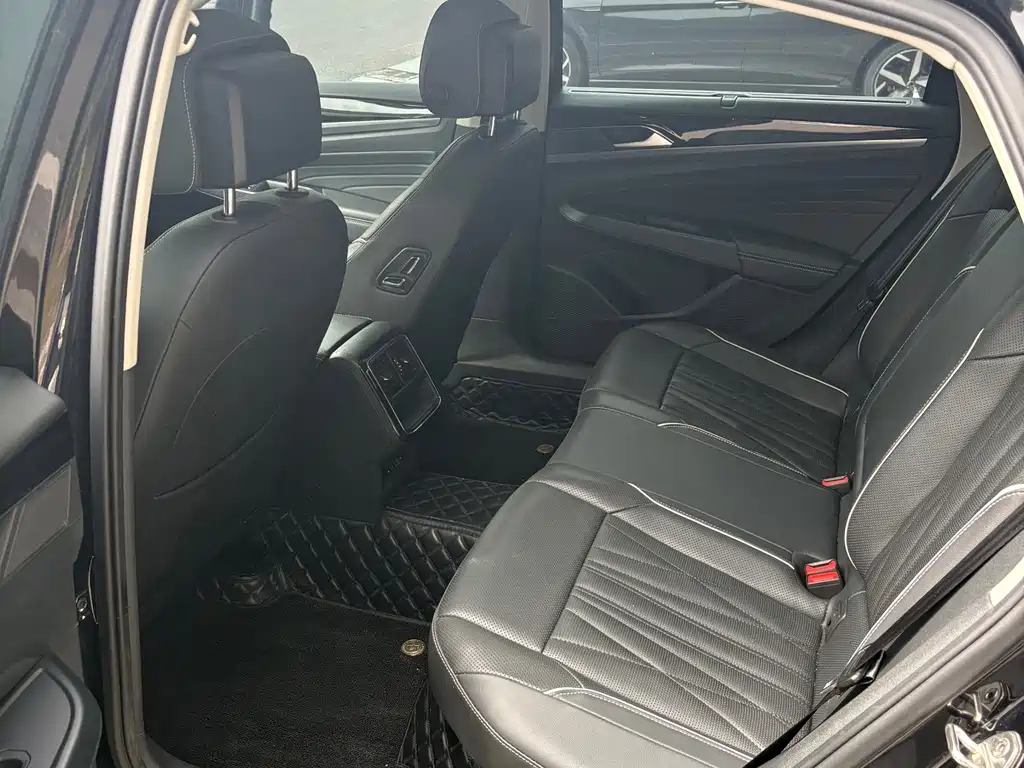Volkswagen Passat — фото 6