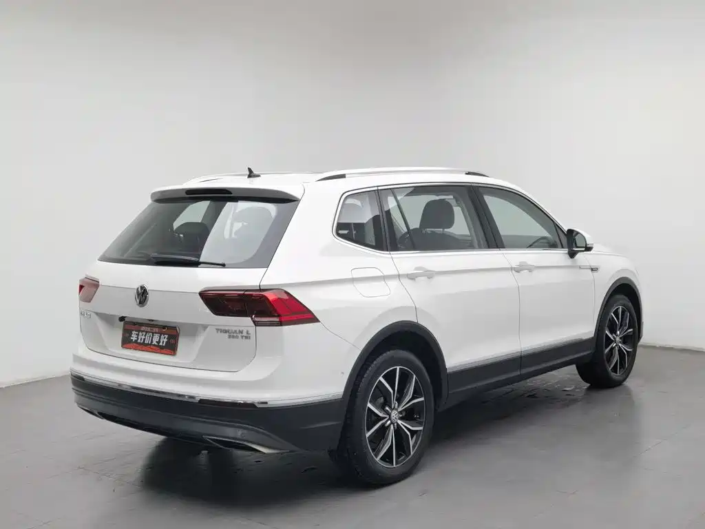 Volkswagen Tiguan L — фото 2