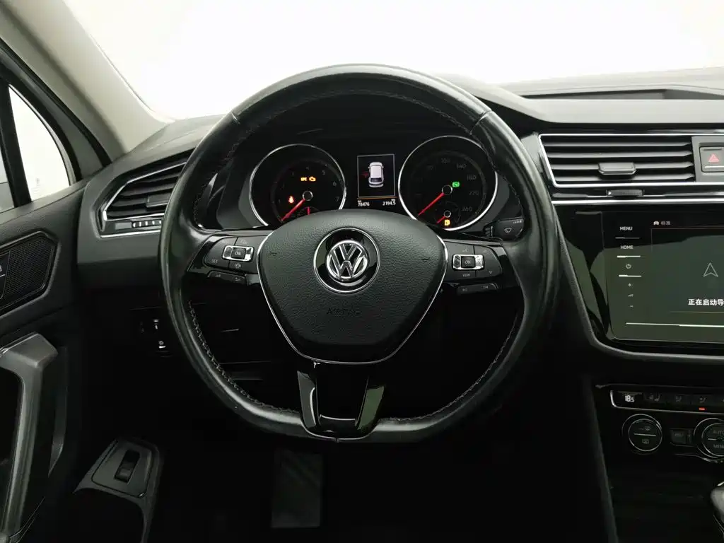 Volkswagen Tiguan L — фото 11