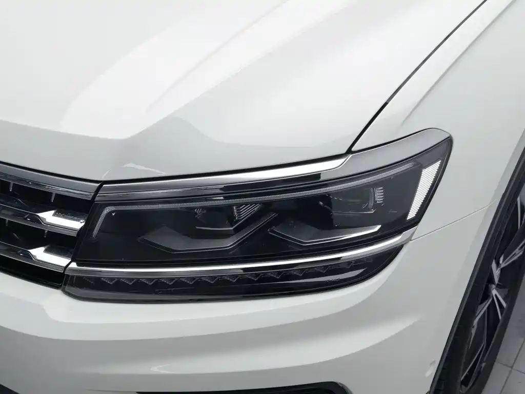 Volkswagen Tiguan L — фото 7
