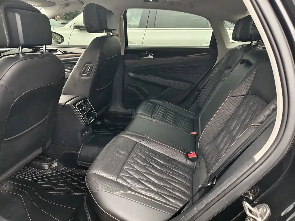 Volkswagen Passat — фото 11