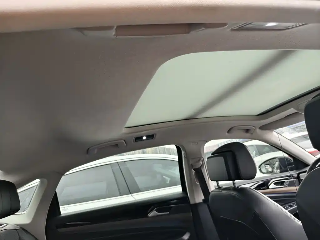 Volkswagen Passat — фото 13