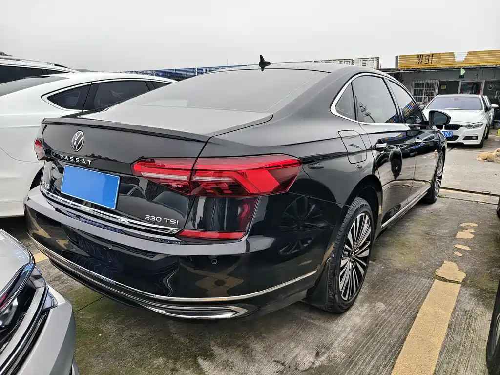 Volkswagen Passat — фото 14