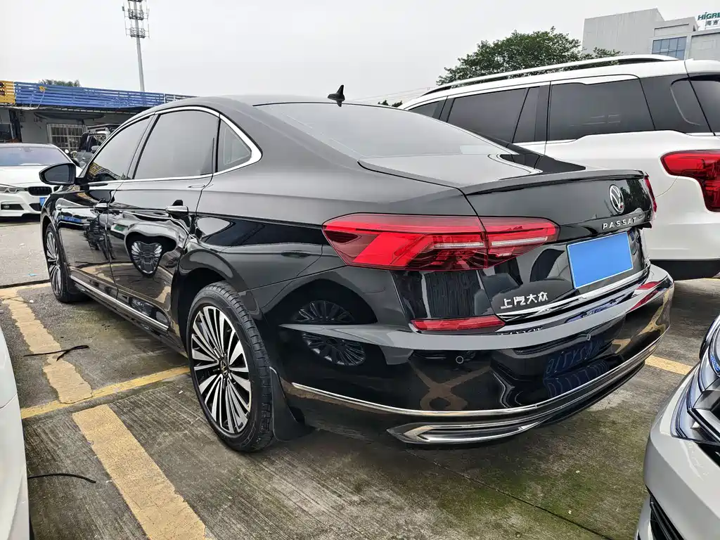 Volkswagen Passat — фото 15