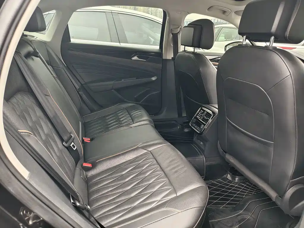 Volkswagen Passat — фото 10