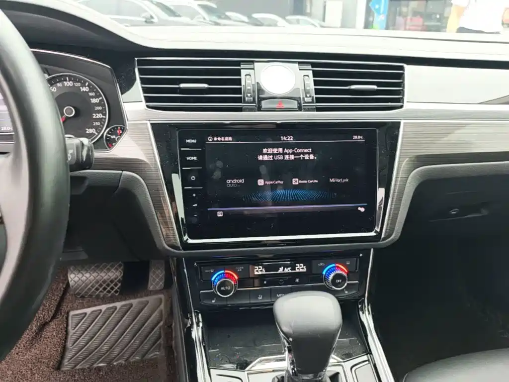 Volkswagen Phideon — фото 18